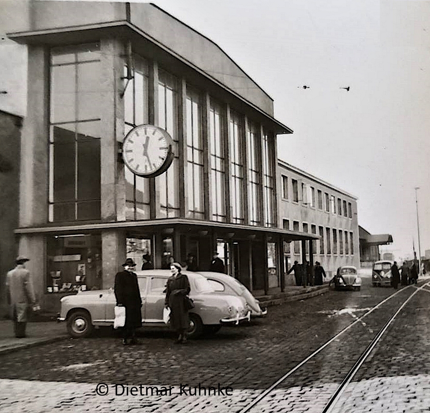 Kinder der Herz Jesu Schule Bahnhof
