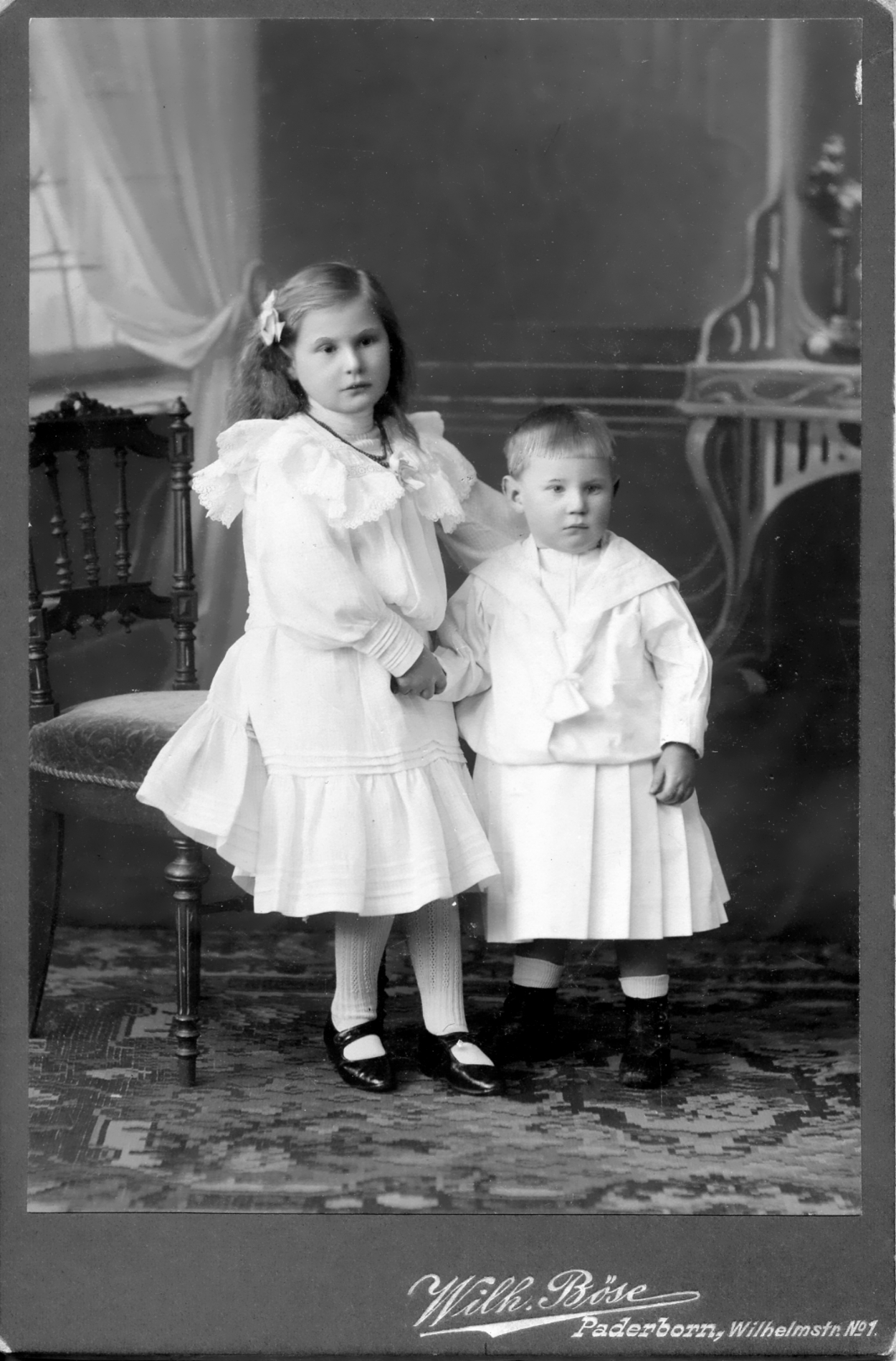 Kinder der Herz Jesu Schule Bahnhof