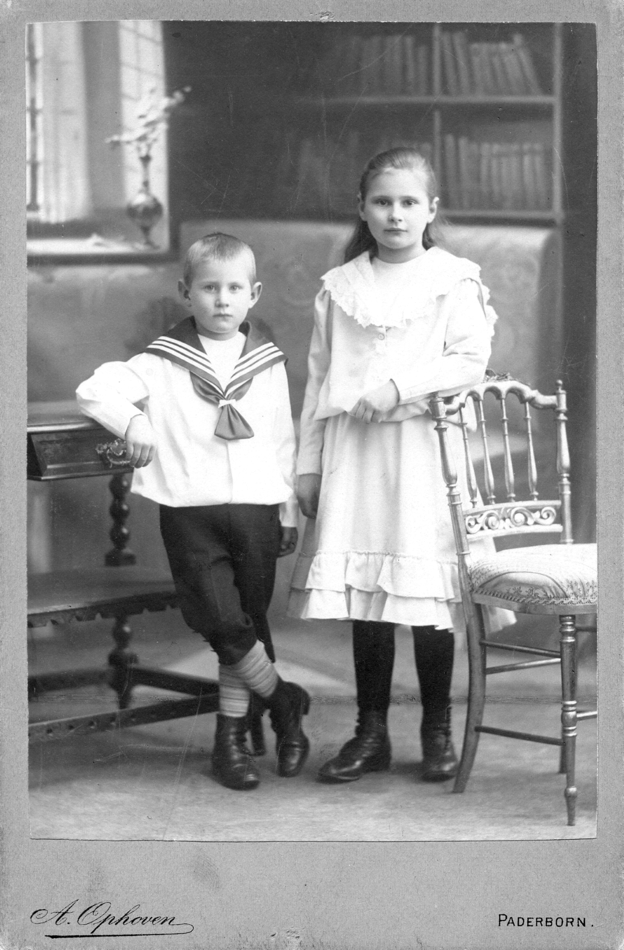 Kinder der Herz Jesu Schule Bahnhof