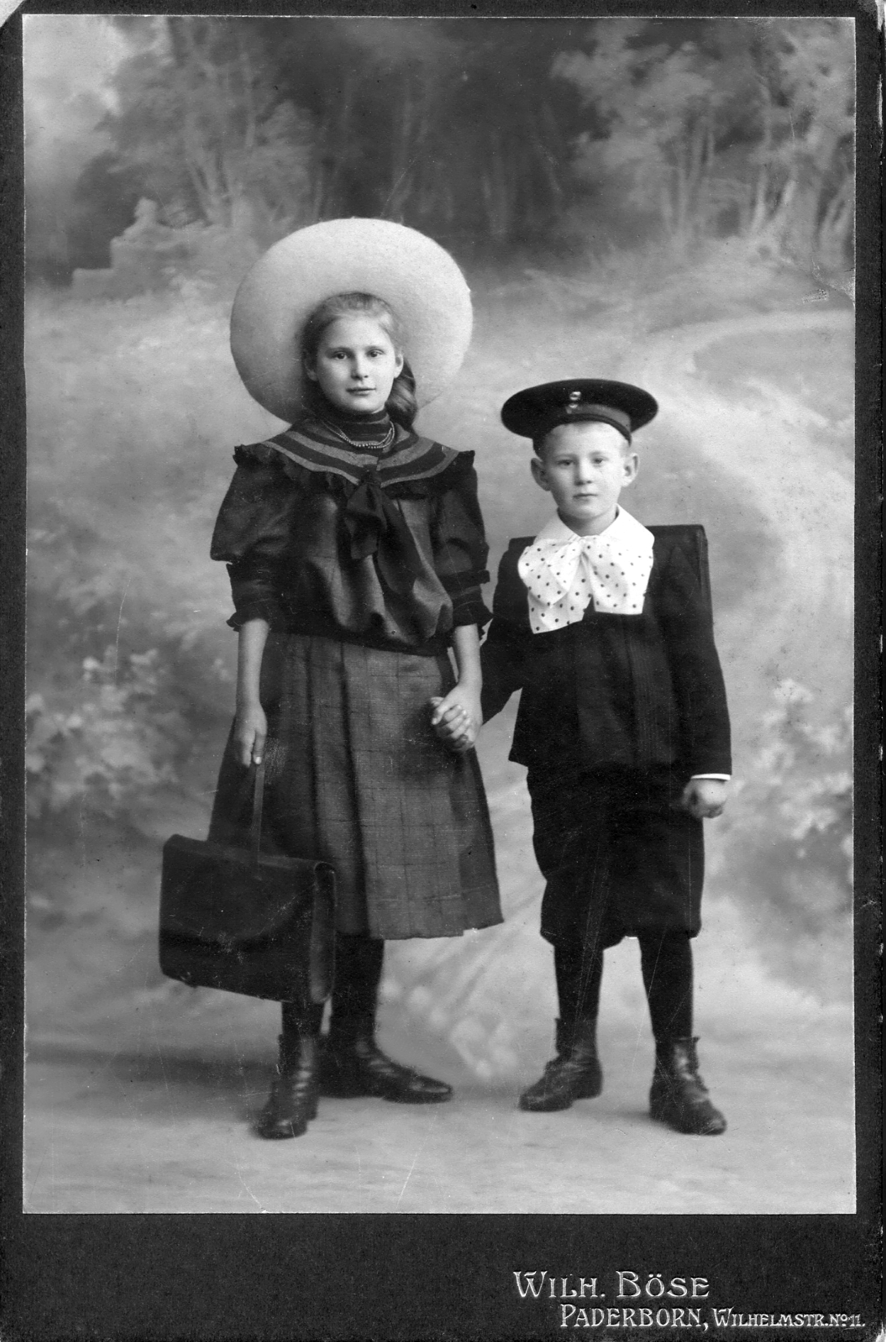 Kinder der Herz Jesu Schule Bahnhof