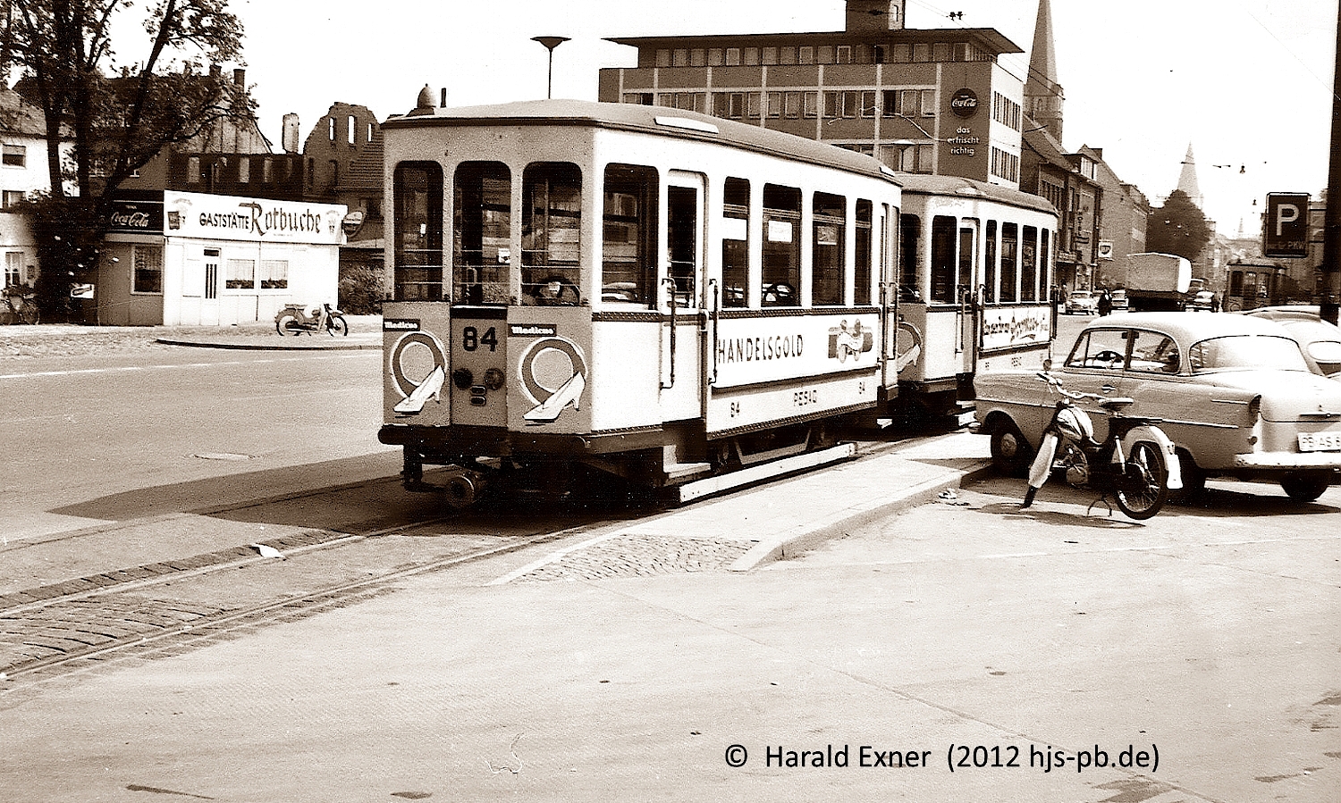 Kinder der Herz Jesu Schule; Bahnhof