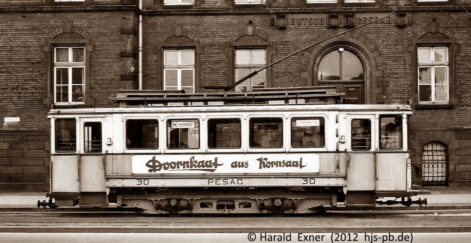 Kinder der Herz Jesu Schule; Bahnhof