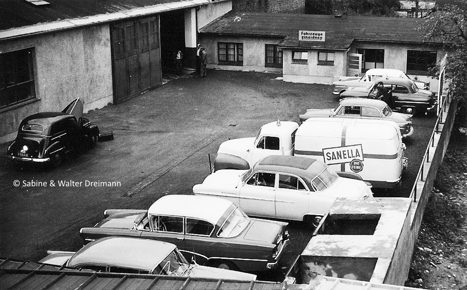 Kinder der Herz-Jesu-Schule; Schulespielen