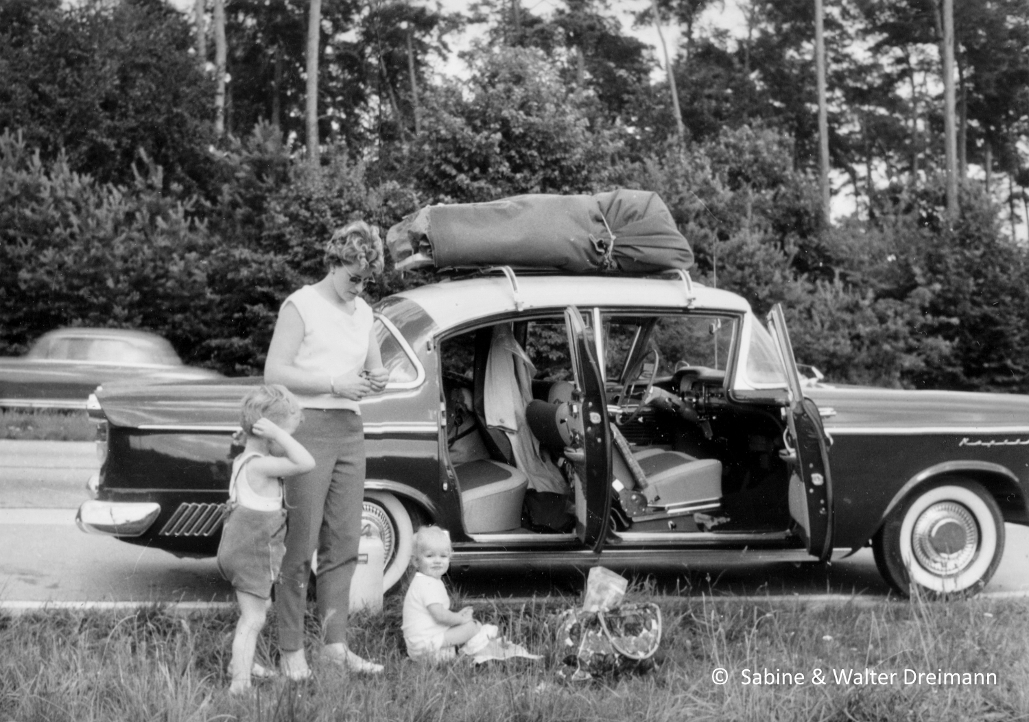 Kinder der Herz-Jesu-Schule; Schulespielen