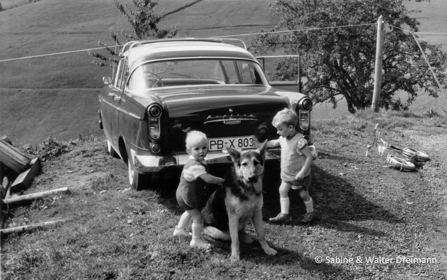 Kinder der Herz-Jesu-Schule Schulespielen