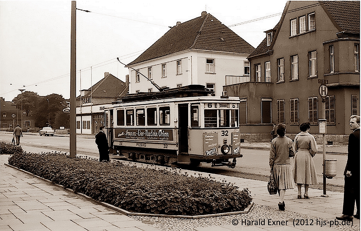 Kinder der Herz Jesu Schule; Strassenbahn