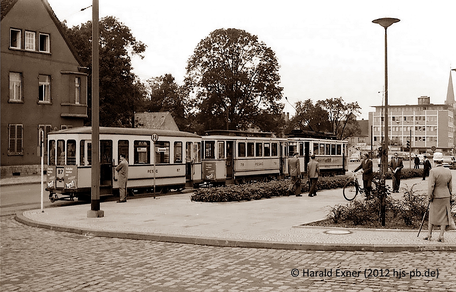 Kinder der Herz Jesu Schule; Strassenbahn