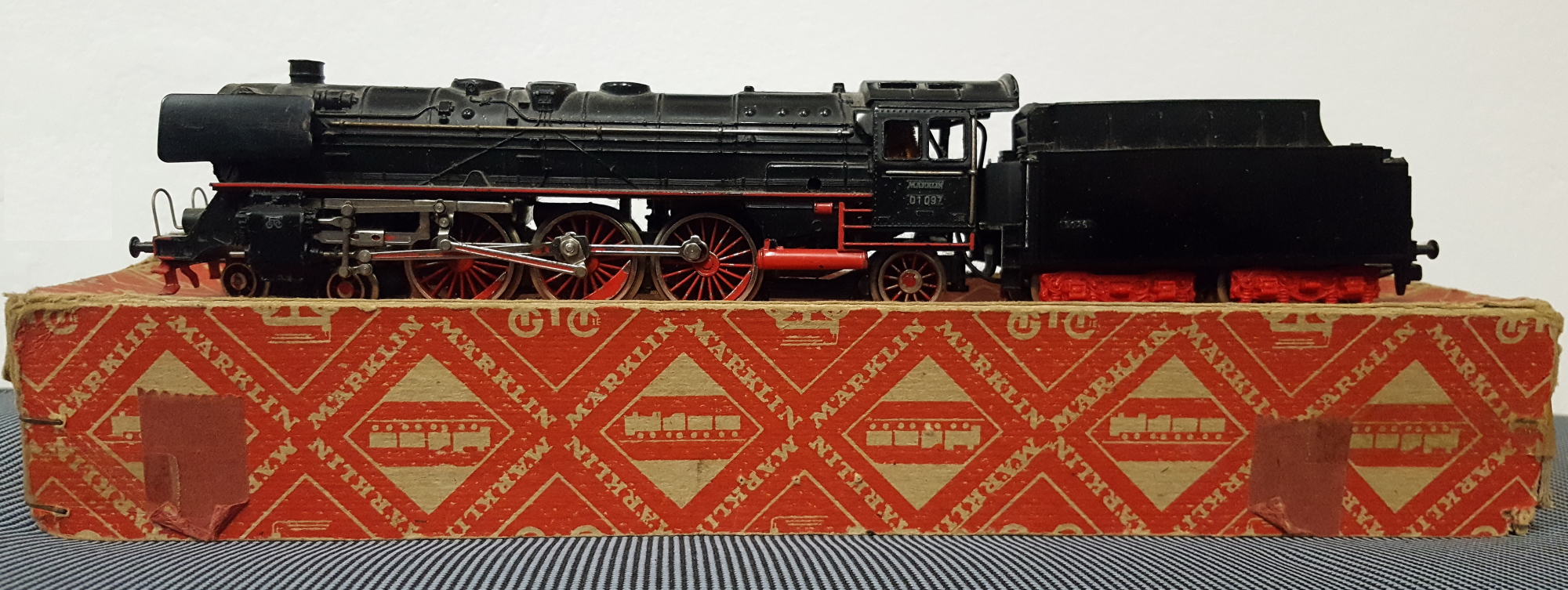 Kinder der Herz Jesu Schule Bahnhof