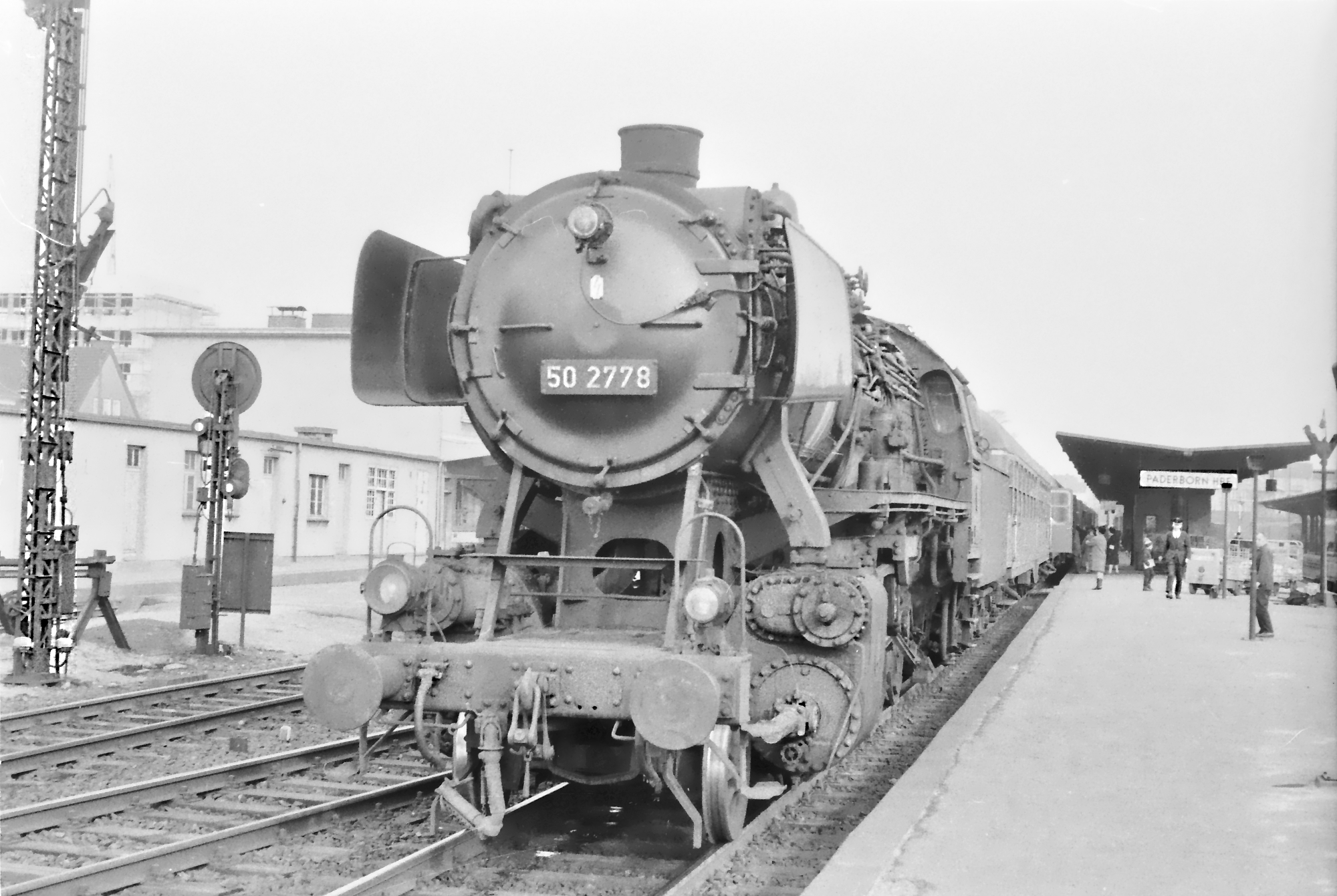 Kinder der Herz Jesu Schule Bahnhof
