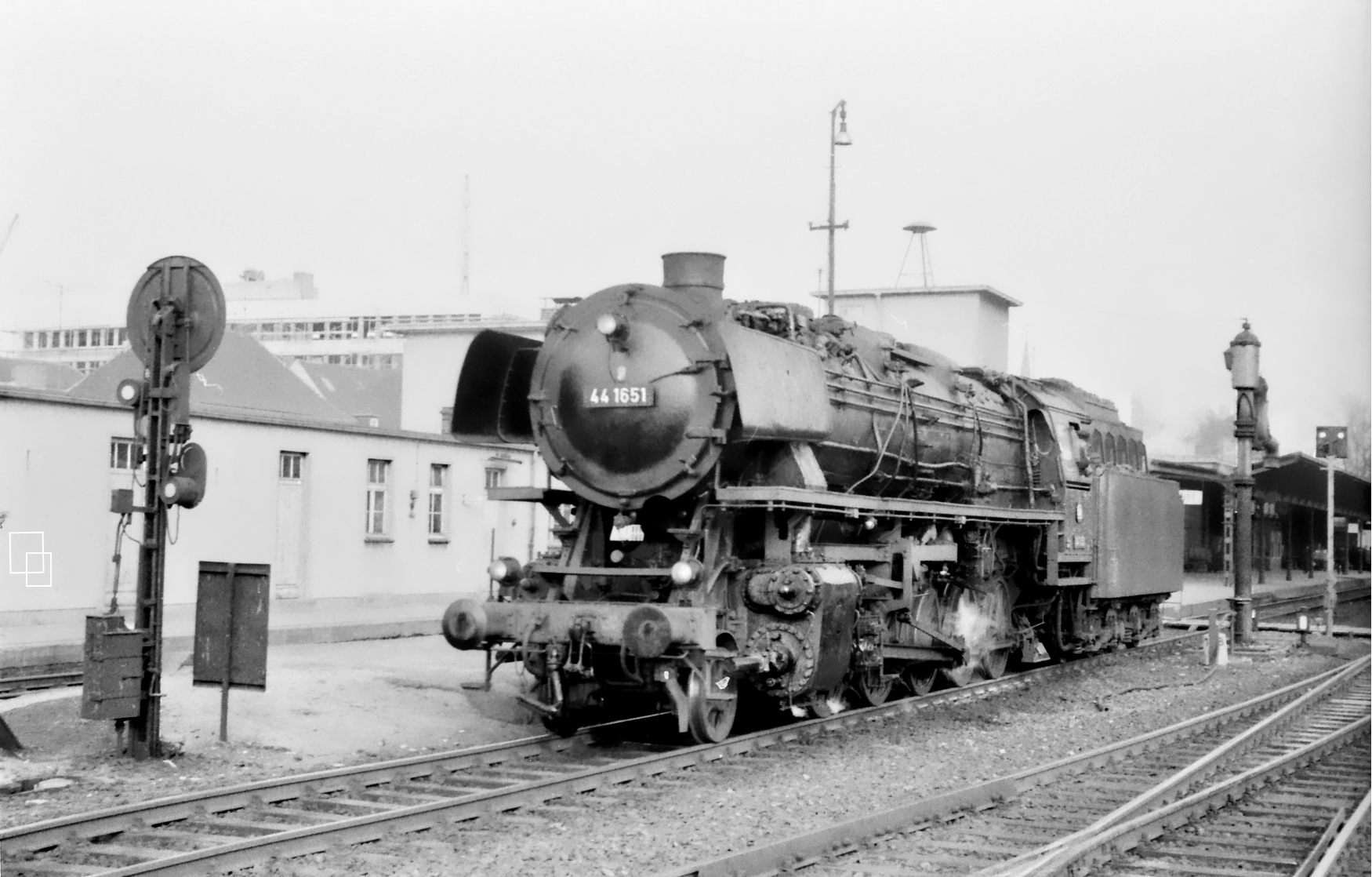 Kinder der Herz Jesu Schule Bahnhof