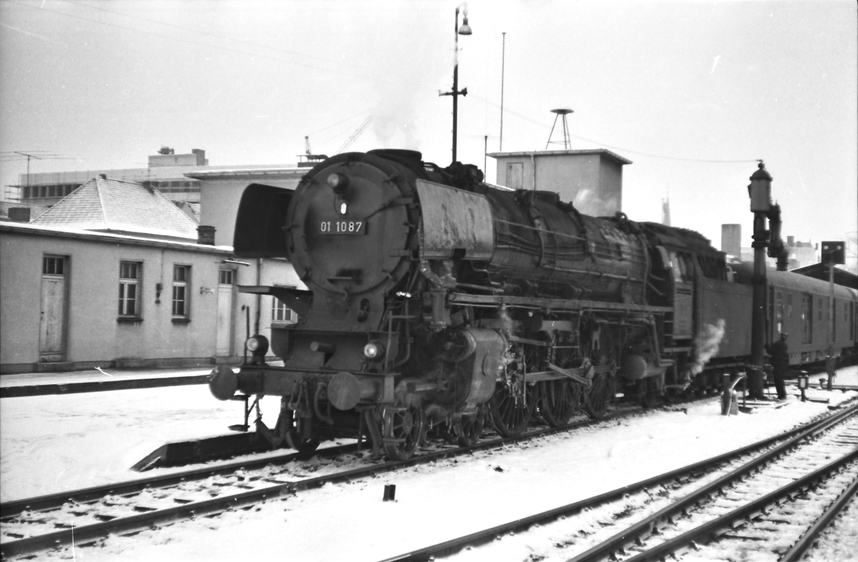 Kinder der Herz Jesu Schule Bahnhof