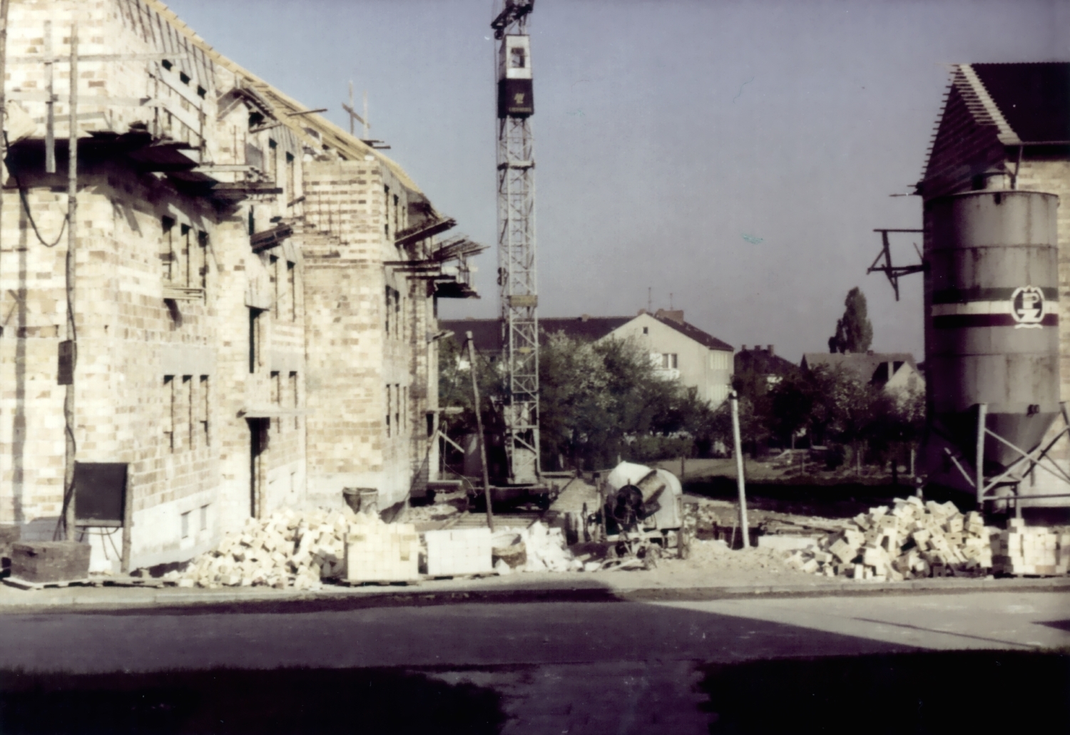 Zum weißen Rössel; Schulespielen