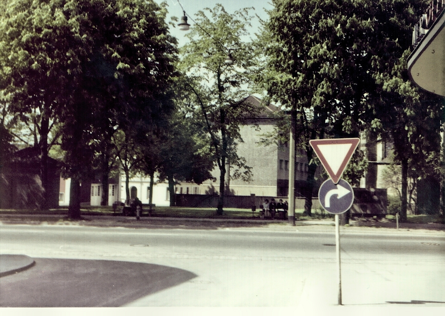 Zum weißen Rössel; Schulespielen