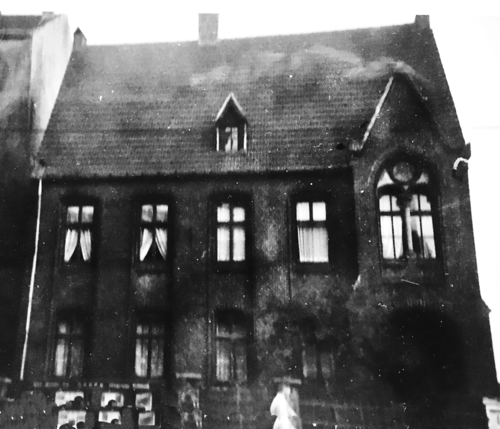 Zum weißen Rössel; Schulespielen